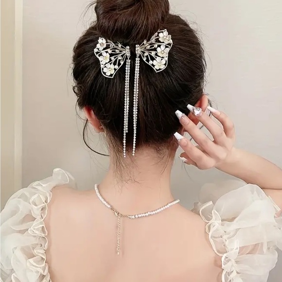 NWT exquisite butterfly with rhinestones hair clip - Picture 2 of 6